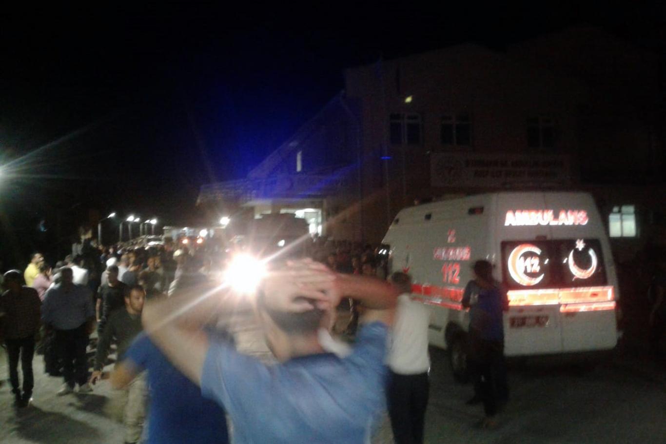 Diyarbakır'da sivil aracın geçişi sırasında patlama: 4 ölü, 13 yaralı